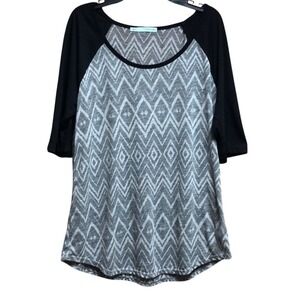 Maurices‎ Black and Gray Geometric Long Sleeve Top